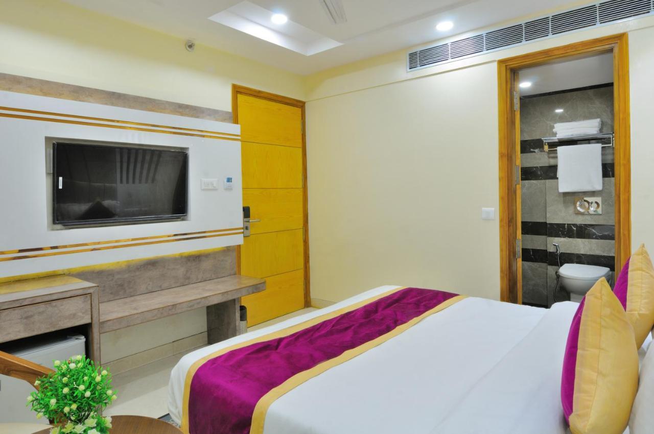 Hotel Worth Newly Bulit - นิวเดลี ภายนอก รูปภาพ